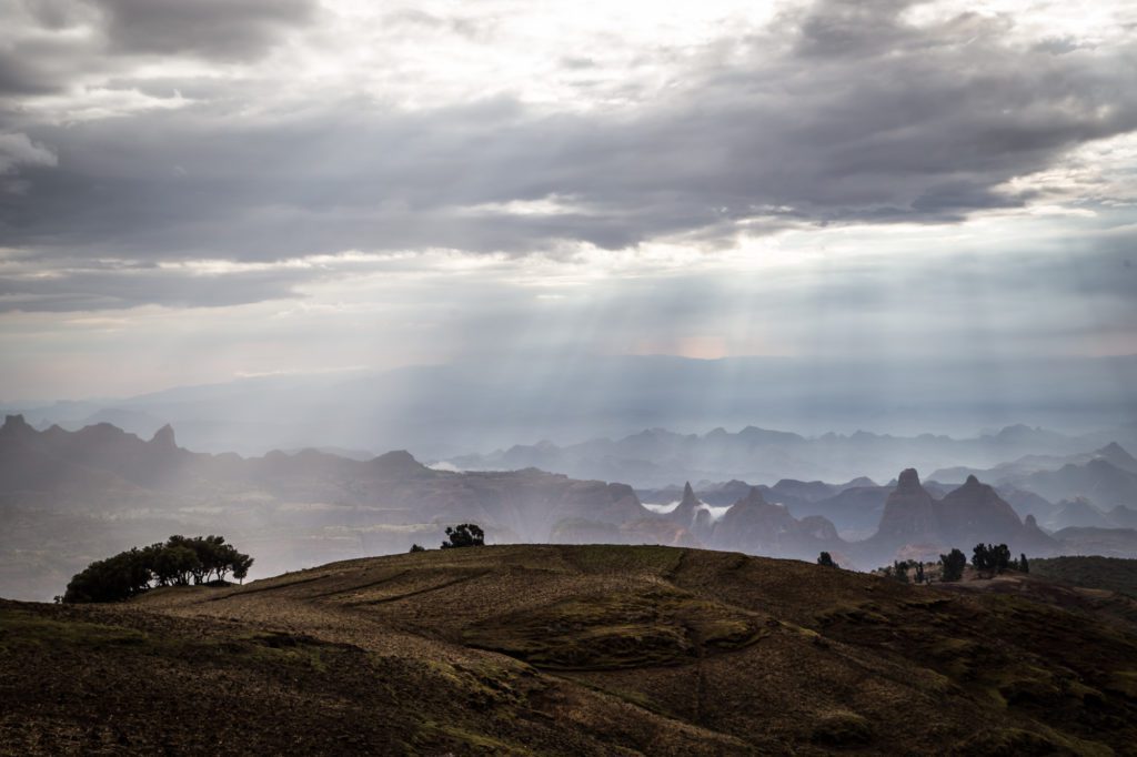 Kalender, Datum und Uhrzeit Äthiopien - Sonnenuntergang in den Bergen von Simien.